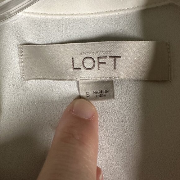 Ann Taylor Loft Blouse Womens Sm Off White Long Sleeve Button Up Shirt Roll Tab - Picture 7 of 11